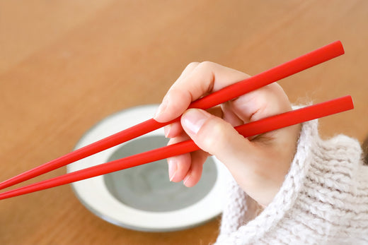 正しい箸の持ち方を紹介:親指と人差し指の使い方を徹底解説