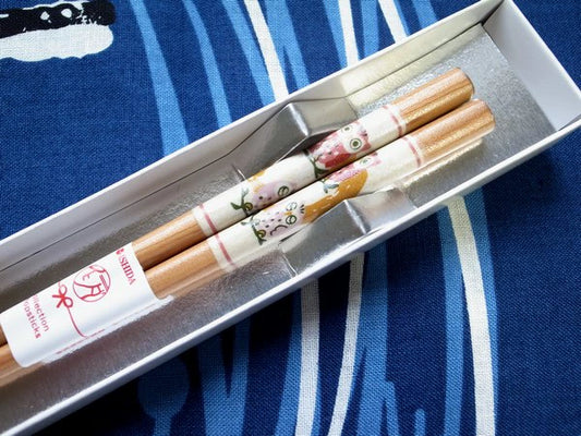 敬老会 記念品 敬老の日 記念品 お祝い プレゼント 紙箱入り ふくろうの親子 お箸 女性用 20.5cm 一膳 先角 食べやすい 食器 カトラリー 500円 デイサービス 敬老祭 自治会 粗品 施設 介護施設 老人ホーム 縁起物